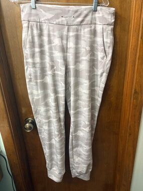 Rachel Zoe Light Taupe Camo Jogger Pants. L